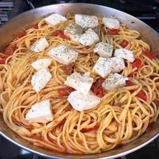 Spicy Linguine with Grape Tomatoes, Basil, and Mozzarella