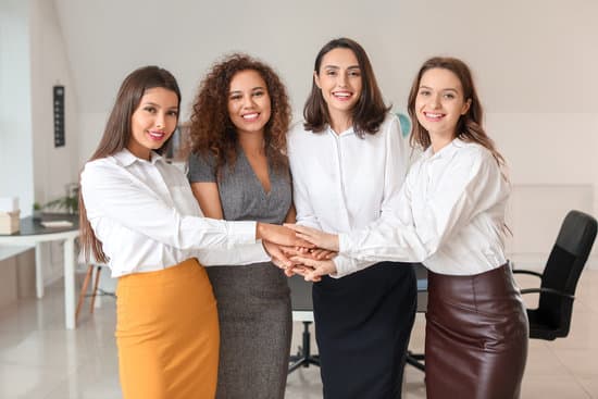 Why Women Make the BEST Insurance Agents — And Why EmpowerHer Is Their Home