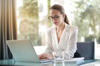 Embracing Advanced Virtual Assistant Technologies for Business Coaches & Property Managers 