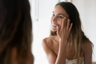 How to Achieve Clear Skin: Acne Extraction and High-Frequency Facial Explained