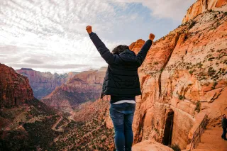 Daily Reminders for Stoic Living: Key Tips and Techniques