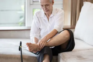 Losing Balance? How Foot Strength Affects Fall Risk After 60