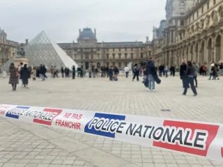 Two Suspects Arrested In Daring Louvre Jewel Heist; Prosecutor Decries Leak