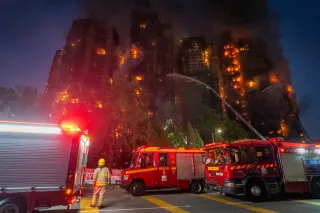 Hong Kong: Dozens Dead and Hundreds Missing in Tai Po High-Rise Inferno