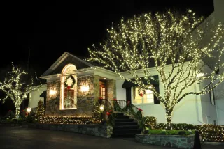 Top 5 Holiday Lighting Trends for 202424: Bright Ideas for Southern New Hamsphire