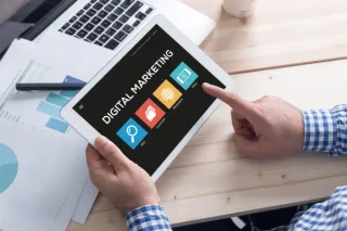 Traditional Advertising vs. Digital Advertising: What Works in 2025?