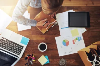 Stop Blending In: How to Build a Personal Brand That Makes Prospects Come to You
