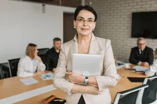 Why Wearing Neutrals Can Hurt Your Personal Brand (And 5 Ways To Make It Work)