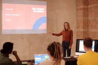AI and the Future of Organizational Design: Reshaping Workplaces for Efficiency and Innovation