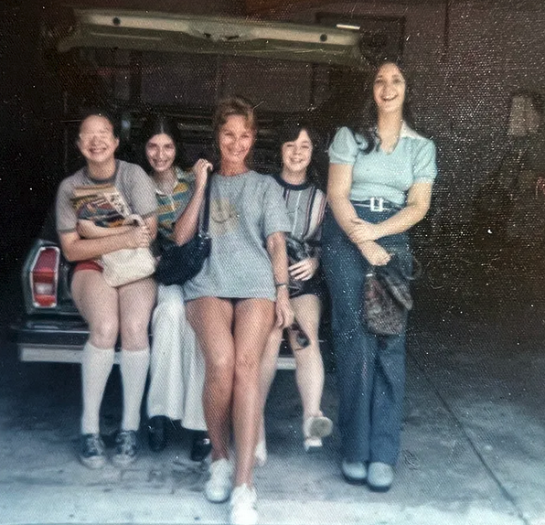 Mothers and daughters: Chapter 1,042,099