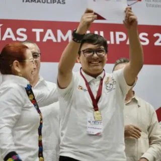 Joven mexicano revoluciona la ciencia: De colillas de cigarro a bioplásticos, el proyecto que lo lleva al escenario mundial