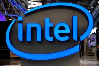 Intel se tambalea: Acciones sufren la mayor caída en 24 años en medio de una difícil reestructuración