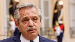 Alberto Fernández busca prohibir la difusión de contenido íntimo en medio de escándalo legal