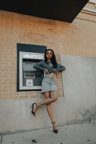The Power of Less: How Minimal Fashion Makes a Maximum Statement