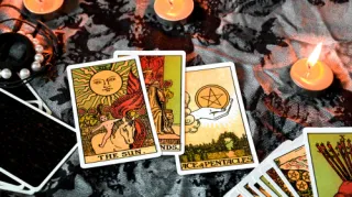 What are the 5 major tarot cards and their meanings in divination?