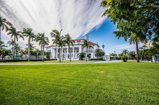 A Guide to Spring Green Lawn Care and Feeding