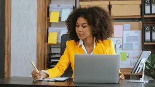 Why Busy Professionals Need Executive Assistants