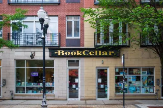 📚Books, Brews & Vibes: Why The Book Cellar in Lincoln Square Is Every Chicagoan’s Cozy Escape