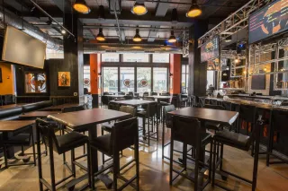 🍔 Dive Into Flavor at Kuma’s Corner in Chicago