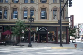 🍝Maggiano’s Little Italy: Chicago’s Ultimate Italian Escape