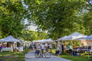 🌿 Fresh Finds and Local Flavor: Your Guide to Lincoln Square Farmers Market in Chicago