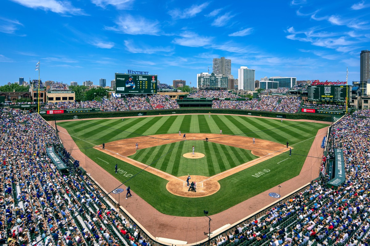 ⚾ Wrigley Field: Chicago’s Legendary Ballpark Experience — Chicago Adventure Rentals