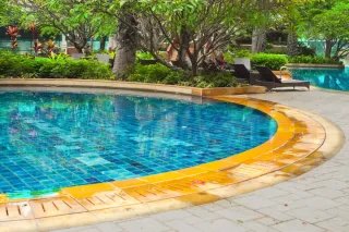 Elevate Your Outdoor Experience: Choosing the Right Pool Deck for Your Space