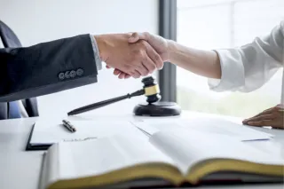 Wie die Zusammenarbeit mit einem Anwalt matched und eine rechtliche Taktik möglich ist