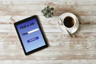 Elevate Your Job Search: Join Saunders Staffing Agency's Discord Server for Resume Tips and Live Recruiter Assistance