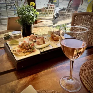 Lyme Regis by Candlelight: Romantic Evening Itineraries for Food & Culture Lovers