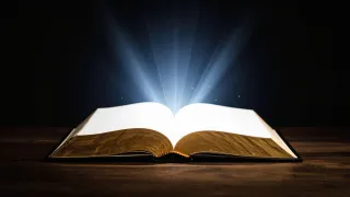 7 Scriptures That Reveal the Power of the Holy Spirit