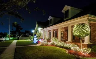 Avoid the Holiday Rush: Top Reasons Indiana Families Book Lighting in June and July