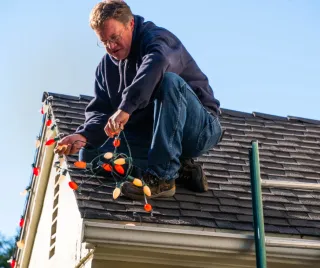 What’s the Safest Way to Hang Christmas Lights on My Roof?