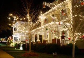 Your Holiday Timeline: When to Order, Install and Remove Christmas Lights