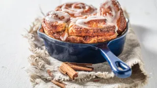 Best Cinnamon Desserts Mission Hills CA: A Guide to Satisfy Your Sweet Tooth