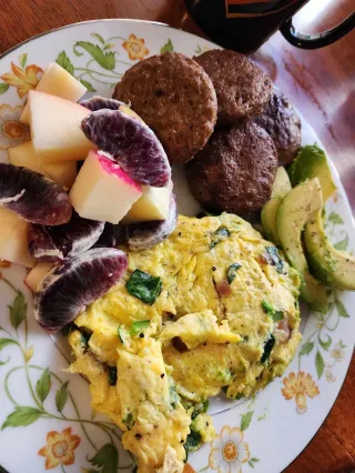 Caramelized Onion & Spinach Scramble with Avocado, Turkey Sausage & Fresh Fruit