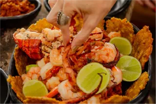 Sabores del Caribe: Gastronomía Isleña