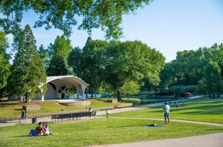 🌳 Chill, Play, Repeat: Freedom Park Is Charlotte’s Backyard Paradise