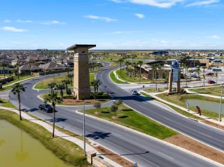 🏡 Living the Dream in Tres Lagos: McAllen's Modern Oasis You Need to See for Yourself