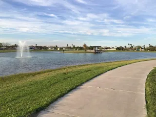
🚣‍♀️ Vibes Only: What Makes Town Lake Totally Worth the Trip!
