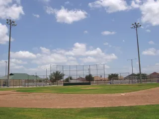 🌳 Discover Los Encinos Park: Edinburg’s Outdoor Playground