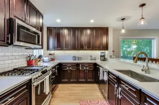Planning Your Perfect Kitchen Layout: Countertops That Combine Beauty & Function