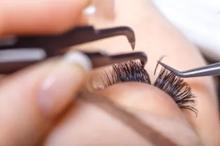 Lash Extensions at Dazzle Me Nail Spa: Elevate Your Look with Every Blink