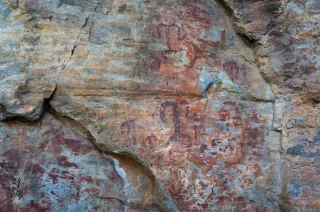 Descubre las Pinturas Rupestres de La Batanera: Un Viaje en el Tiempo por Fuencaliente