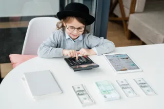 7 Tips on How To Teach Kids About Finances