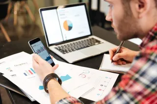 How to Choose the Right Images and Videos for Your Ads