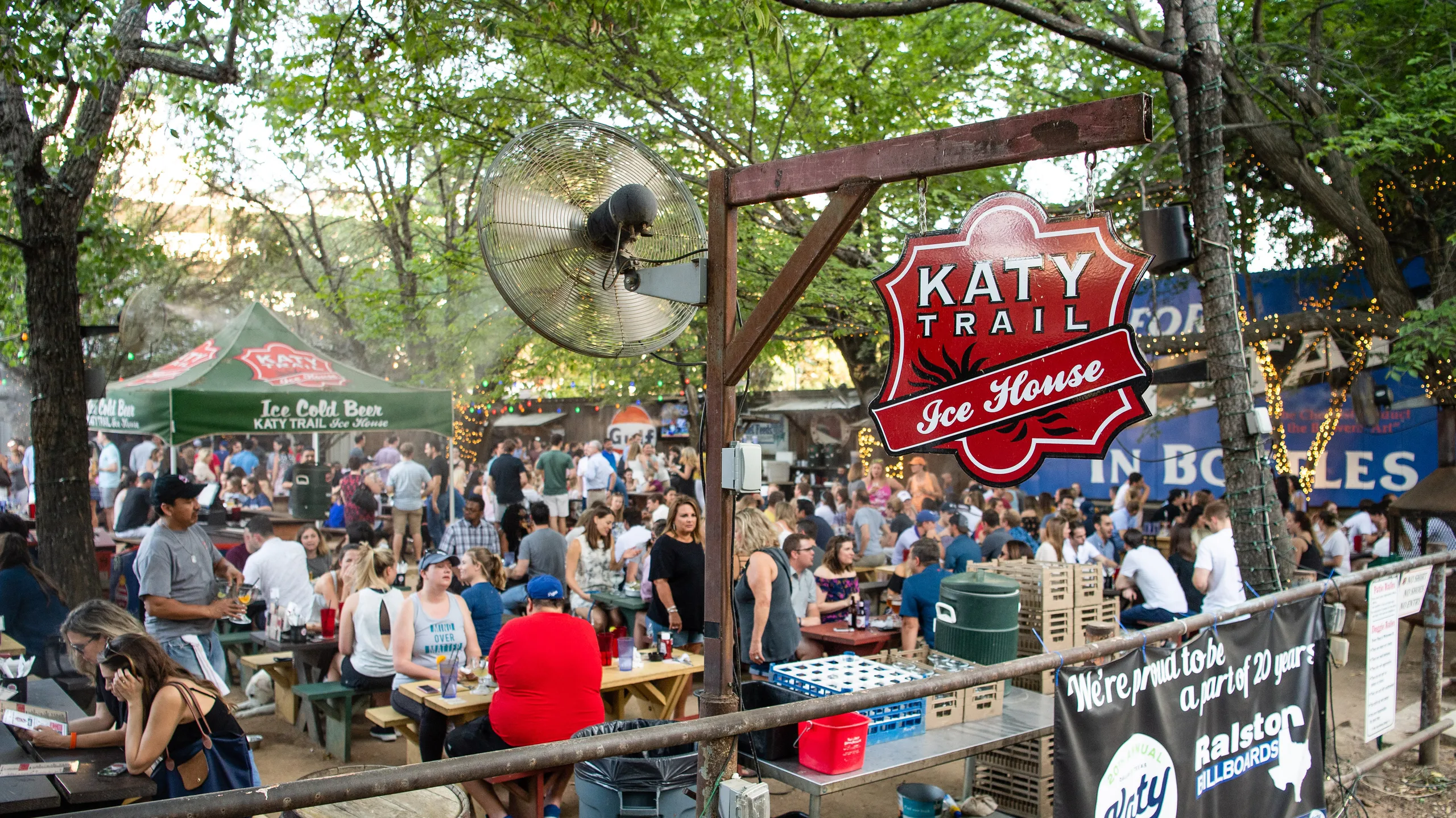 🌳 Katy Trail Ice House: Dallas’ Backyard Beer Garden Vibe
