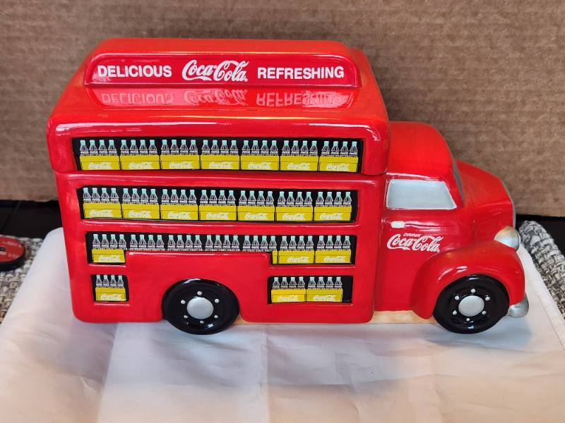 Yearend small collectibles auction