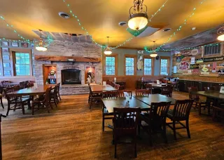 🍸Capri Lounge: Addison’s Hidden Gem Where the Cocktails Flow and the Good Vibes Never Miss a Beat!