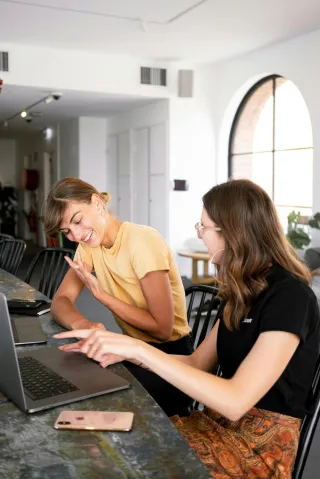 Über Klicks hinaus: Überzeugenden Content für Konversionen gestalten